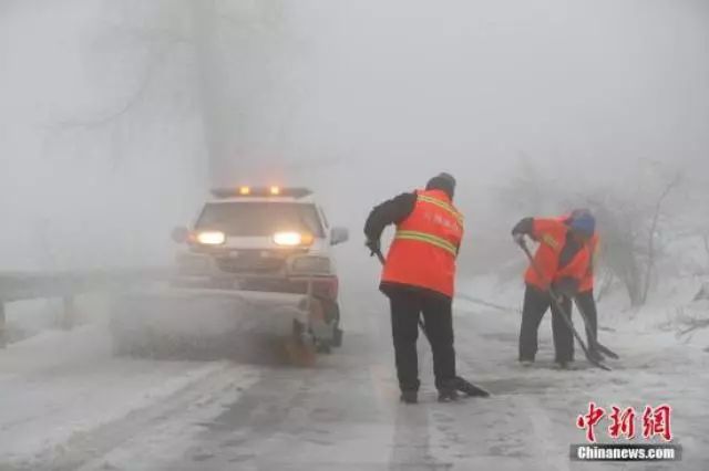  罗马客场遭遇暴雪，航班延误赛前险迟到  
