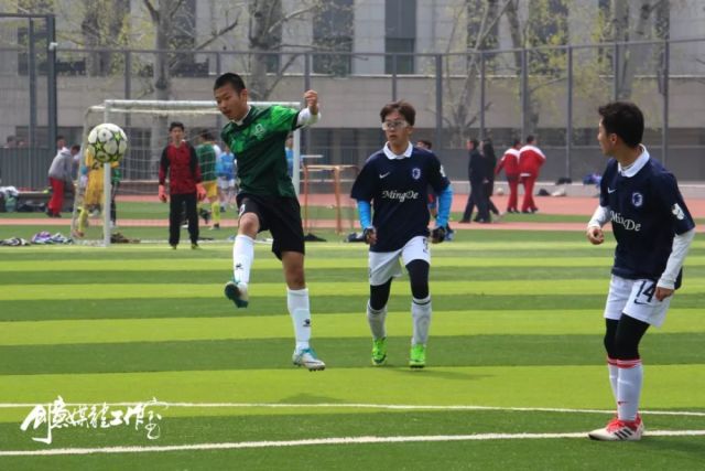 山楂球场上演进球大战双方握手言和收场